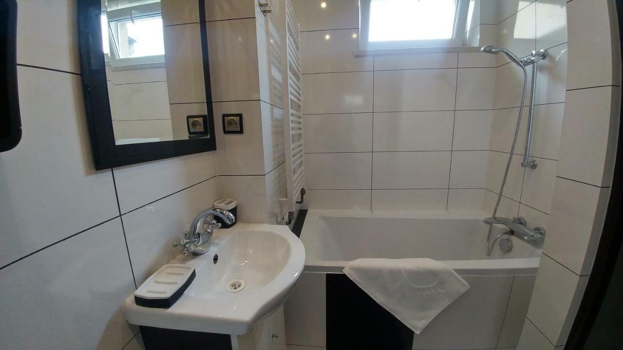 Apartamenty Korona クロスノ エクステリア 写真